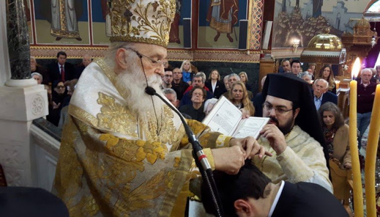 Χειροτονία διακόνου από το Μητροπολίτη Γλυφάδας (ΦΩΤΟ)