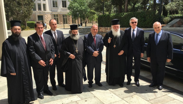 Ο Αρχιεπίσκοπος Ιερώνυμος απαντά σε μαθητές (ΦΩΤΟ)