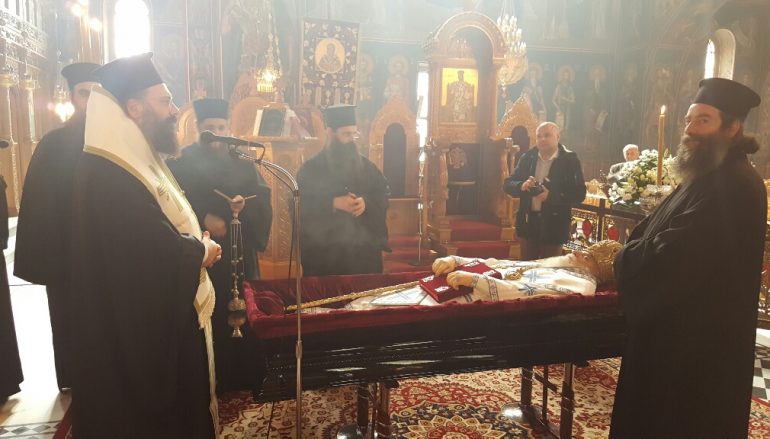 Τρισάγιο στο σκήνωμα του Μητροπολίτη Σταγών από τον Μητροπολίτη Τρίκκης (ΦΩΤΟ)