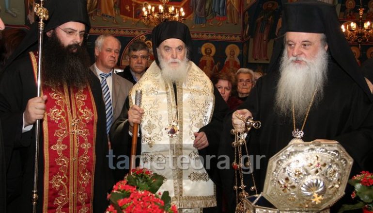 Πλήθος πιστών στον Πανηγυρικό Εσπερινό στην Ι. Μ. Αγίων Θεοδώρων Καλαμπάκας (ΦΩΤΟ)