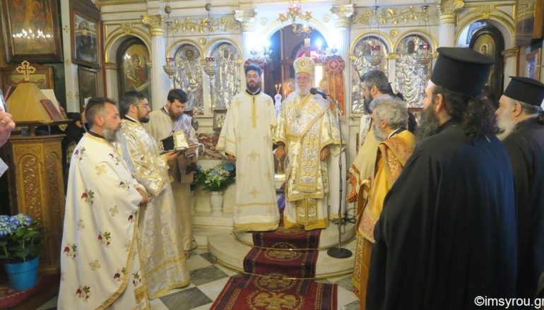 Χειροτονία διακόνου από τον Μητροπολίτη Σύρου (ΦΩΤΟ)