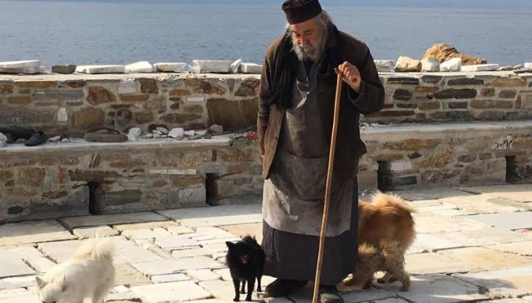 “Οἱ ψιθυριστὲς καὶ οἱ ἰσχνόφωνοι”