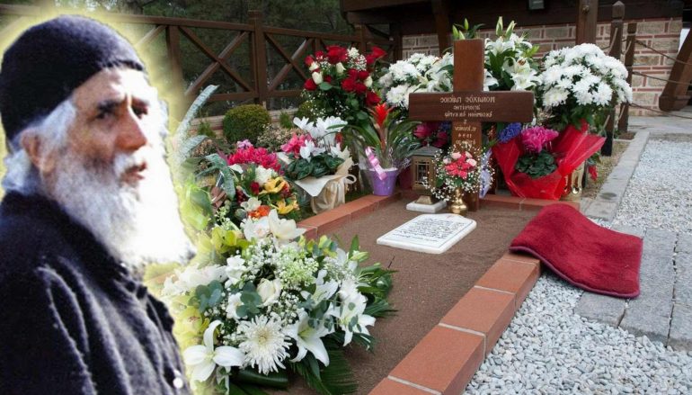 Βίντεο λίγο μετά την Αγιοκατάταξη του Αγίου Παϊσίου στον τάφο του
