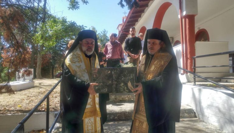 Εκταφή του κατά σάρκα πατρός Μητροπολίτου Ειρηνουπόλεως
