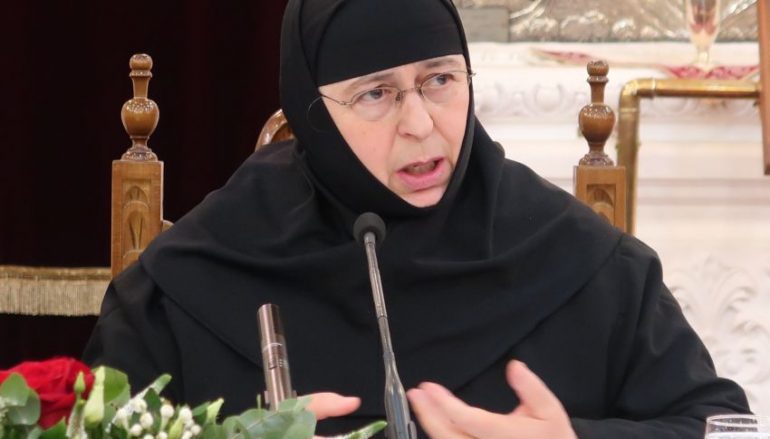 Γερόντισσα Μεθοδία: “Τα παιδιά μας τα εκ-παιδεύουμε ή μας εκ-παιδεύουν;” (ΒΙΝΤΕΟ)