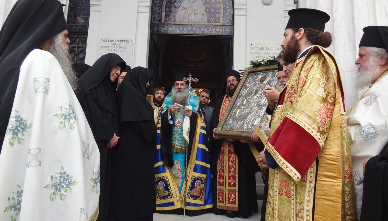 Με λαμπρότητα ο Πειραιάς υποδέχθηκε την Παναγία Χρυσολεόντισσα (ΦΩΤΟ)