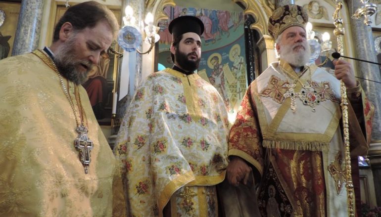 Χειροτονία Πρεσβυτέρου από τον Μητροπολίτη Σύρου (ΦΩΤΟ)