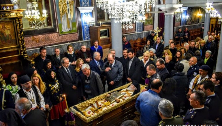 Σε λαϊκό προσκύνημα το σκήνωμα του μακαριοστύ Μητροπολίτη Μάνης (ΦΩΤΟ)
