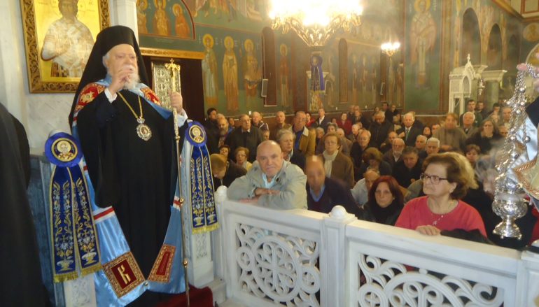 Πλήθη πιστών στον Εσπερινό του Αγ. Νικολάου Καλλιθέας (ΦΩΤΟ)