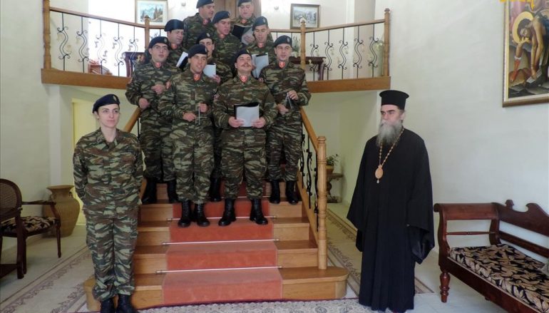 Χριστουγεννιάτικα κάλαντα έψαλλαν στον Μητροπολίτη Άρτης (ΦΩΤΟ)