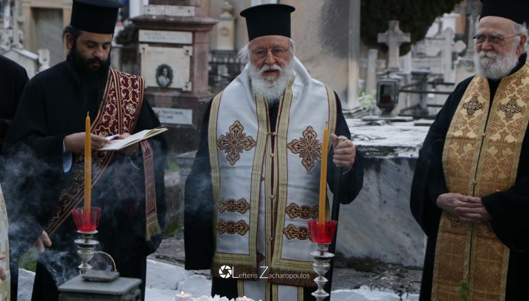 Τρισάγιο στο μνημείο των μακαριστών Μητροπολιτών Μαντινείας και Κυνουρίας