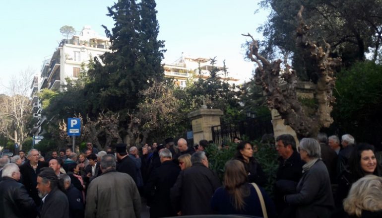 Μανιάτες έφθασαν στην Ι. Σύνοδο και αναμένουν την εκλογή (ΦΩΤΟ)