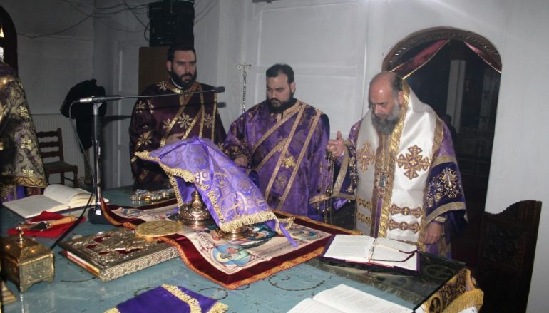 Προηγιασμένη Θ. Λειτουργία από τον Μητροπολίτη Θεσσαλιώτιδος (ΦΩΤΟ)
