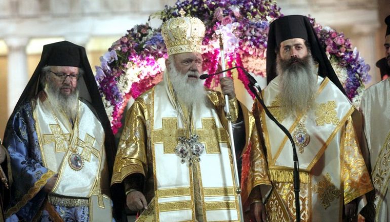 Αρχιεπίσκοπος: “Μην περιμένουμε να μας διακονούν, αλλά να διακονούμε” (ΦΩΤΟ)