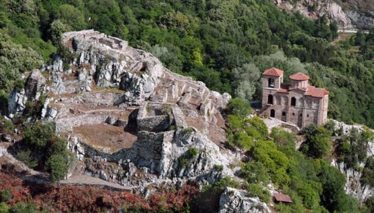 Ένα Αφιέρωμα στην “Ιερά Πόλη – Ασενόβγκραντ” (ΒΙΝΤΕΟ)
