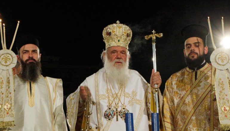 Ο Αρχιεπίσκοπος σταμάτησε το Χριστός Ανέστη και έψαλε τον Εθνικό Ύμνο
