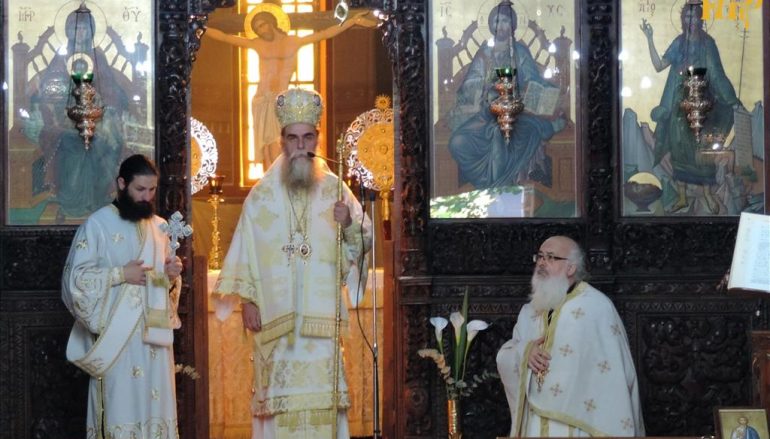 Κυριακή της Πεντηκοστής στον Μητροπολιτικό Ναό της Άρτας (ΦΩΤΟ)