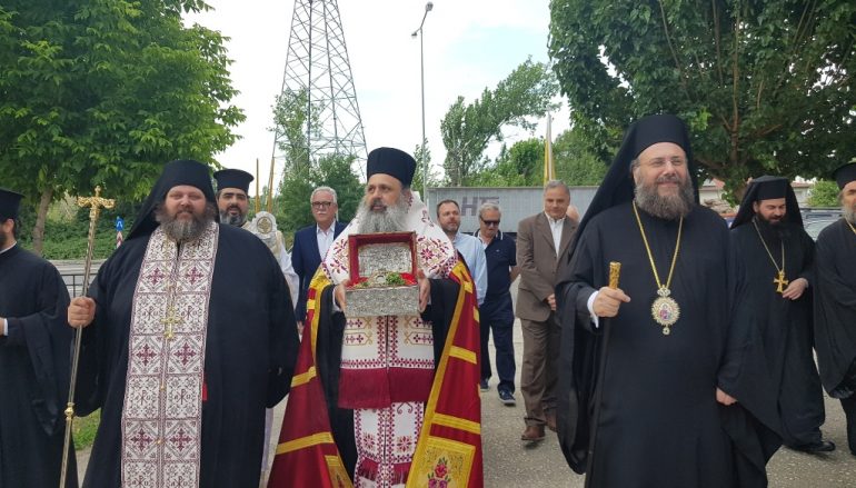 Τα Τρίκαλα υποδέχθηκαν την Τιμία Κάρα του Αγίου Παρθενίου (ΦΩΤΟ)