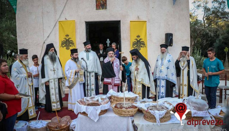 Θυρανοίξια Ναού από τον Μητροπολίτη Πρεβέζης Χρυσόστομο (ΦΩΤΟ)