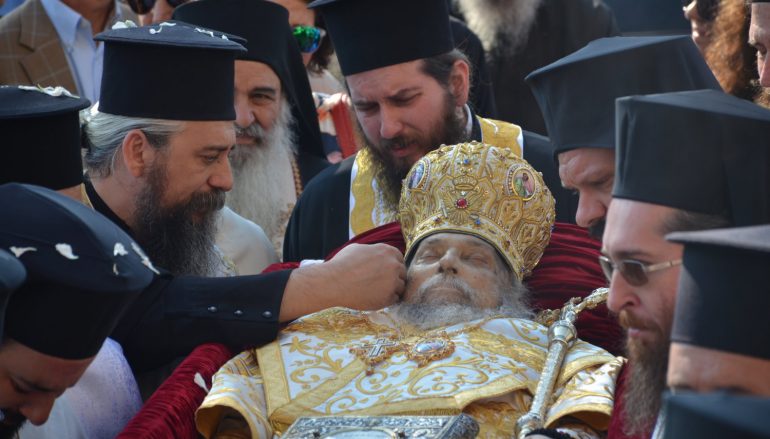Στον Άγιο Αχίλλιο το σκήνωμα του μακαριστού Λαρίσης Ιγνατίου (ΦΩΤΟ)