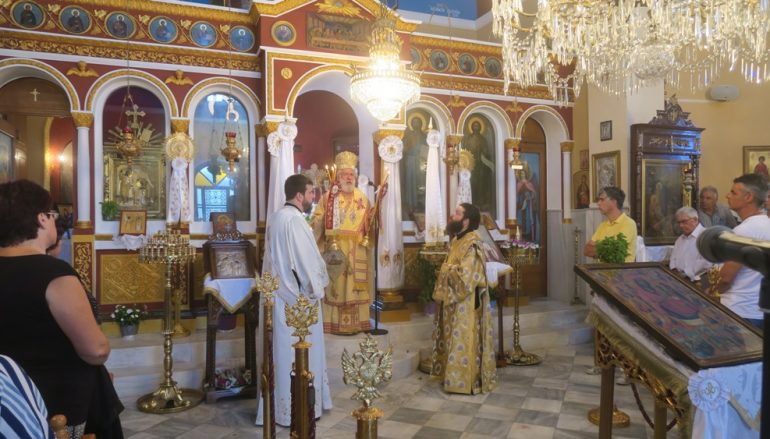 Αρχιερατική Θεία Λειτουργία στο νησί της Σερίφου (ΦΩΤΟ)