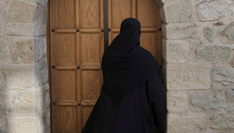 Καλόγριες «μαϊμού» εξαπατούν πολίτες σε 3 πόλεις!