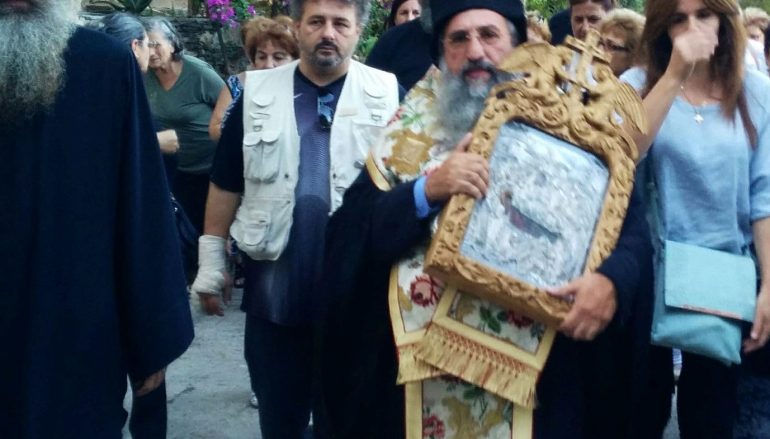 Η μεταφορά εικόνας της Παναγίας στο Προσκύνημα της Χαρακιανής (ΦΩΤΟ)
