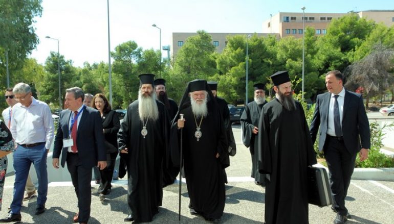 Αρχιεπίσκοπος: “Καλούμαστε να αγωνιζόμαστε ο ένας για τον άλλον” (ΦΩΤΟ)