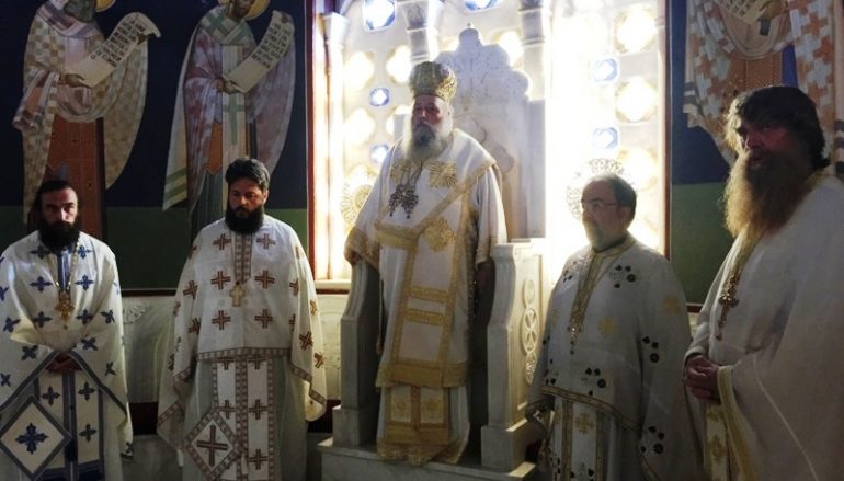 Ο Μητροπολίτης Παροναξίας στον Ι. Ναό Αγ. Νικοδήμου Νάξου (ΦΩΤΟ)