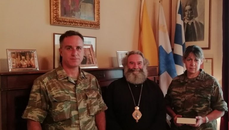 Η Διοικητής του 3ου Τάγματος ΚΕΕΜ στο Μητροπολίτη Μάνης (ΦΩΤΟ)