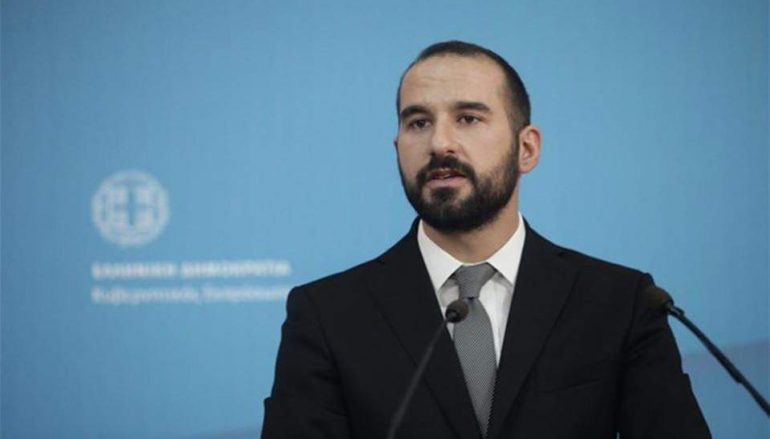 Τζανακόπουλος: “Δεν τίθεται ζήτημα απόλυσης κληρικών”