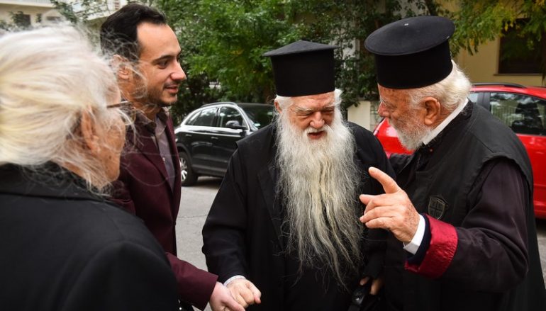 Κραυγή Ιερέα σε Μητροπολίτες: “Καμία Συμφωνία” (ΦΩΤΟ)