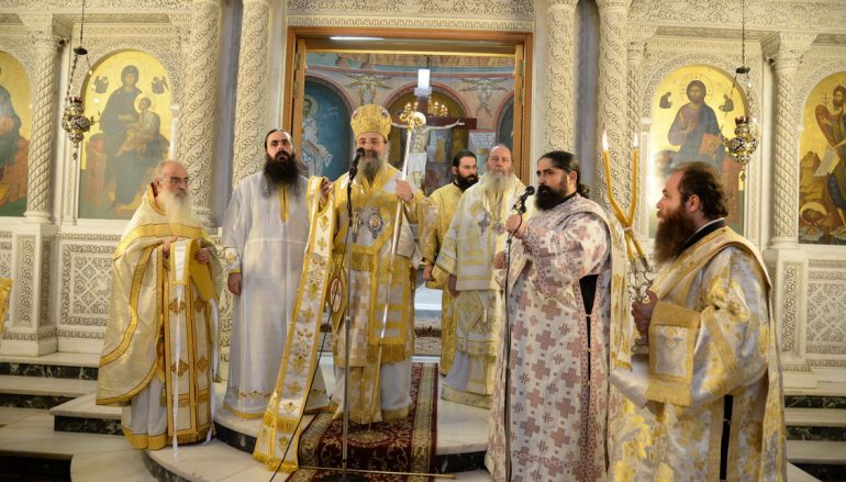 Πατρῶν Χρυσόστομος: «Βαρύ σταυρό σηκώνεις ἀπό σήμερα, παιδί μου» (ΦΩΤΟ)