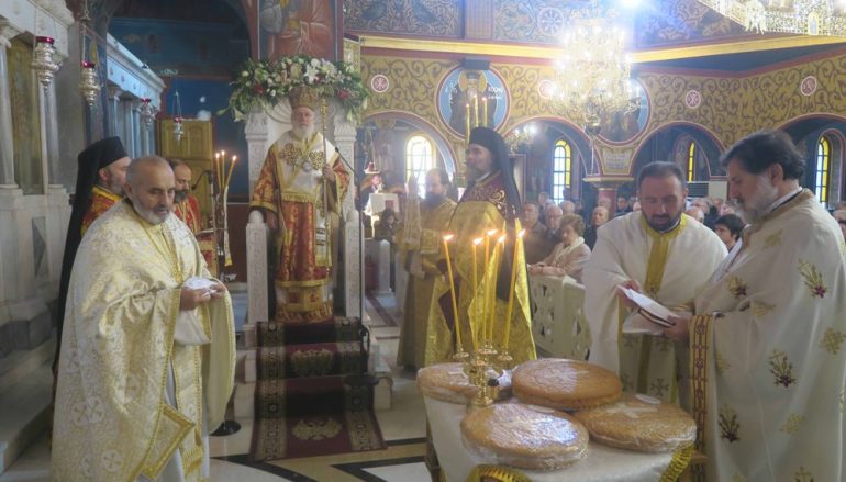 Ο Μητροπολίτης Σύρου στον Ι. Ναό Αγίας Βαρβάρας Δάφνης